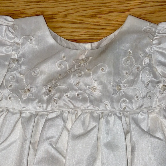 White dress and bonnet for baby girls size 24 months - Picture 2 of 8